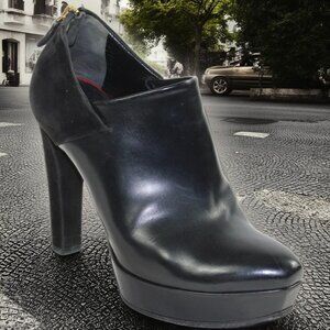 Gucci Black Leather Suede Accent Platform Stiletto Ankle Boot, Size 36.5